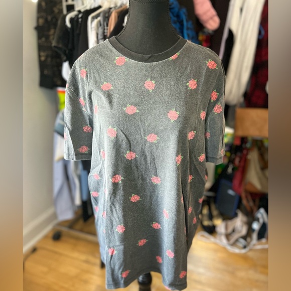 Men's T-Shirt w/ Roses - Small - Picture 1 of 5